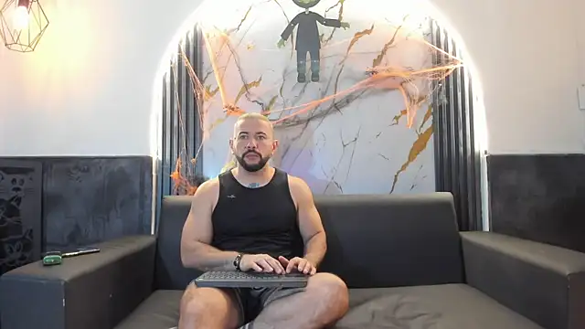 Snapshot of isaac_franko chatting on October 27, 2025, 9:05 pm isaac franko online show from October 27, 2025, 9:05 pm