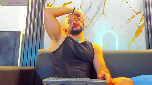 Snapshot of isaac_franko chatting on November 11, 2025, 9:09 pm isaac franko online show from November 11, 2025, 9:09 pm