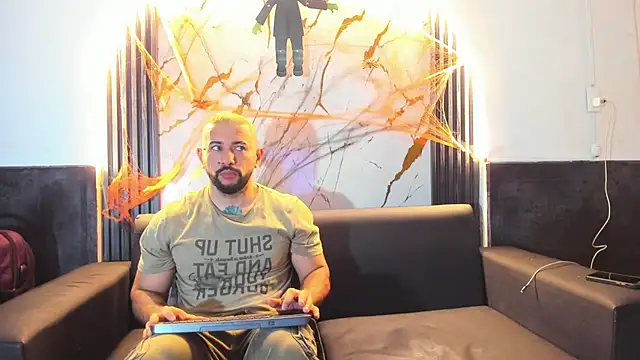 Snapshot of isaac_franko chatting on October 26, 2025, 9:26 pm isaac franko online show from October 26, 2025, 9:26 pm