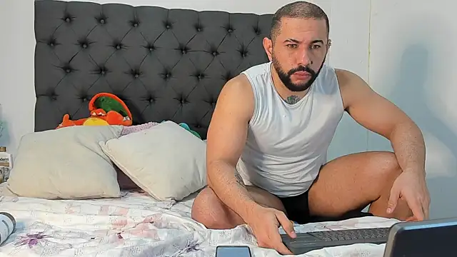 Snapshot of isaac_franko chatting on November 30, 2025, 10:54 pm isaac franko online show from November 30, 2025, 10:54 pm