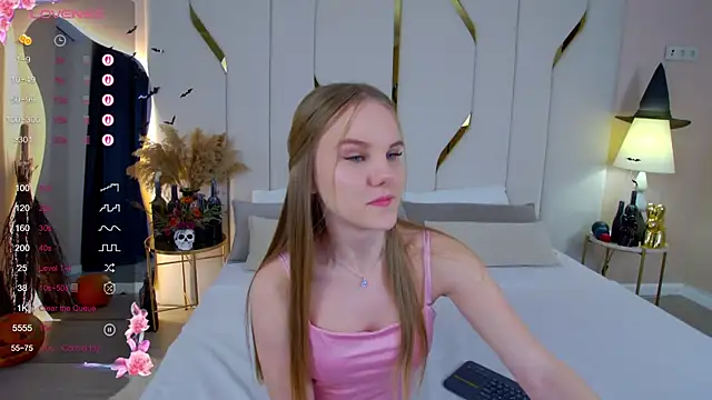 Snapshot of Lili_Lohan chatting on October 26, 2025, 5:13 pm Lili Lohan online show from October 26, 2025, 5:13 pm