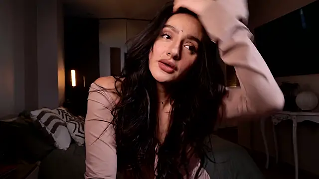 Milana De online show from December 17, 2025, 10:59 pm