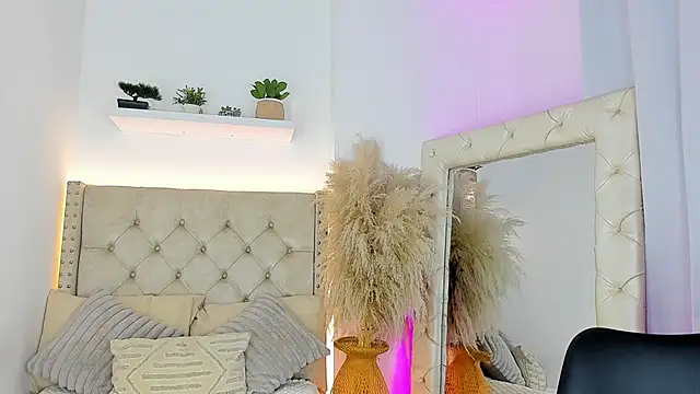 Snapshot of mia_juicy_ chatting on October 9, 2025, 8:42 pm mia juicy online show from October 9, 2025, 8:42 pm