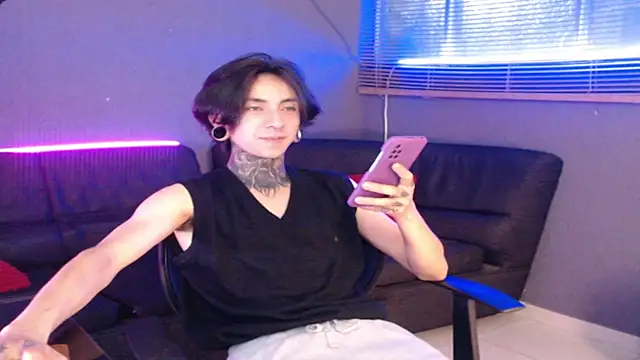 Snapshot of Kuregari_xs chatting on November 10, 2025, 4:28 am Kuregari xs online show from November 10, 2025, 4:28 am