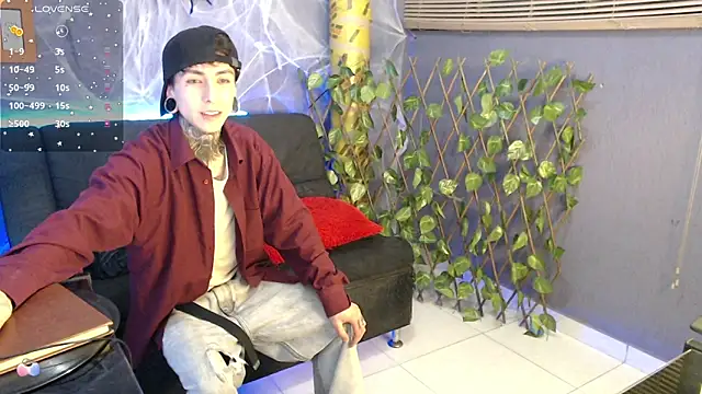 Snapshot of Kuregari_xs chatting on October 24, 2025, 5:06 am Kuregari xs online show from October 24, 2025, 5:06 am