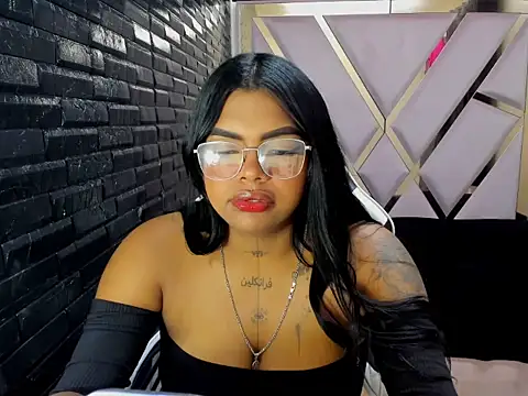 ParisBustamanterx online show from October 19, 2025, 4:04 am