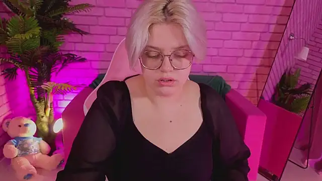 DominiqueSweetie online show from December 14, 2025, 8:42 am