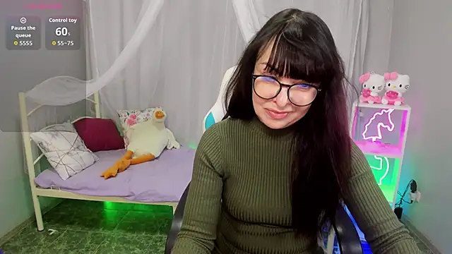 Snapshot of LindaRomero chatting on November 3, 2025, 10:08 am LindaRomero online show from November 3, 2025, 10:08 am