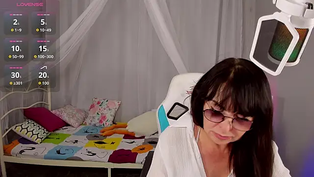 Snapshot of LindaRomero chatting on September 28, 2025, 3:30 pm LindaRomero online show from September 28, 2025, 3:30 pm