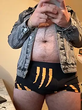 Snapshot of KingAdonisss chatting on November 19, 2025, 8:42 pm KingAdonisss online show from November 19, 2025, 8:42 pm