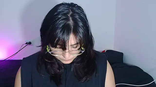 Jess Beauty18 online show from October 21, 2025, 2:05 pm