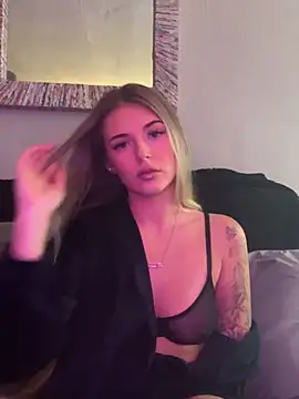 Snapshot of EllieEllxx chatting on October 10, 2025, 9:54 am EllieEllxx online show from October 10, 2025, 9:54 am