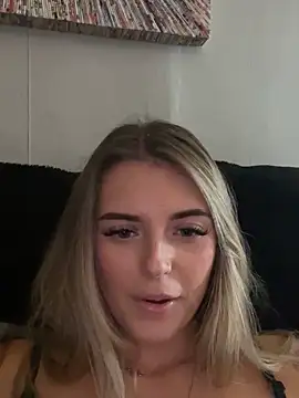 Snapshot of EllieEllxx chatting on October 11, 2025, 12:28 pm EllieEllxx online show from October 11, 2025, 12:28 pm