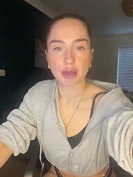 Cherry-L-28 online show from November 27, 2025, 11:21 am