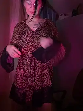 Snapshot of Darina_queen chatting on October 15, 2025, 7:00 pm Darina queen online show from October 15, 2025, 7:00 pm
