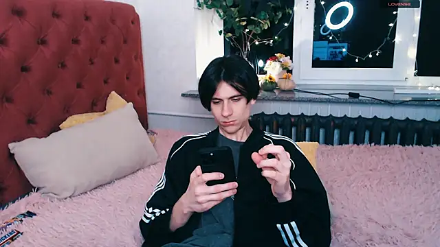 Ellis Rin online show from November 24, 2025, 6:57 am