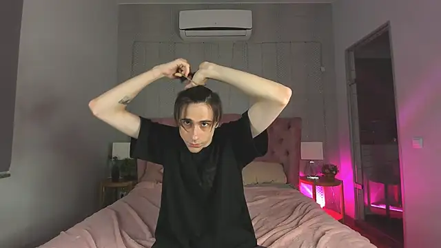 Ellis Rin online show from November 10, 2025, 9:53 pm