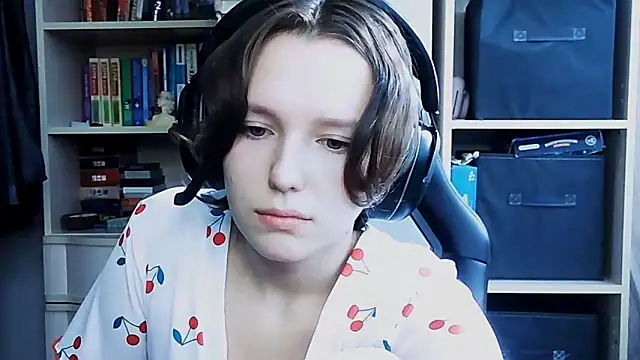 Snapshot of Diana-back chatting on October 7, 2025, 6:58 am Diana-back online show from October 7, 2025, 6:58 am