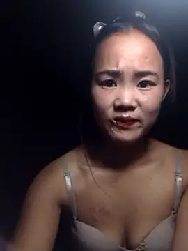 Snapshot of Alice_wo chatting on October 18, 2025, 10:45 pm Alice wo online show from October 18, 2025, 10:45 pm