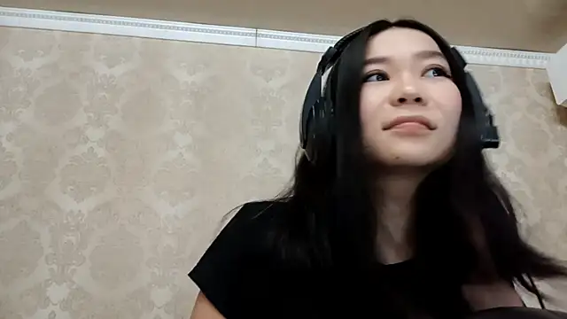 Snapshot of YukiShaapan chatting on October 15, 2025, 10:12 am YukiShaapan online show from October 15, 2025, 10:12 am