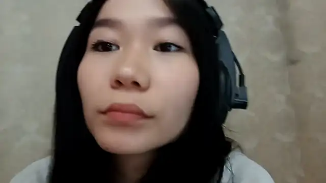 Snapshot of YukiShaapan chatting on October 8, 2025, 10:17 am YukiShaapan online show from October 8, 2025, 10:17 am
