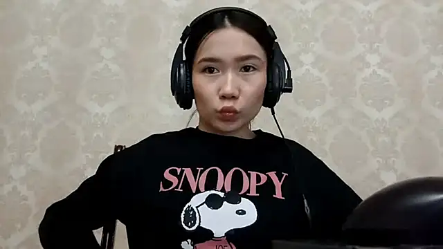 Snapshot of YukiShaapan chatting on October 19, 2025, 10:18 am YukiShaapan online show from October 19, 2025, 10:18 am