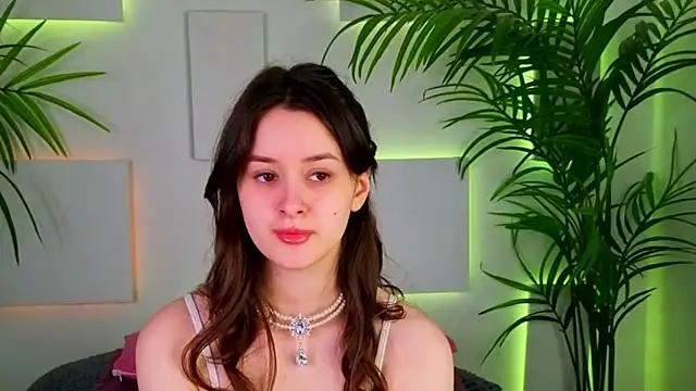 Snapshot of EvaSwen chatting on December 20, 2025, 9:06 pm EvaSwen online show from December 20, 2025, 9:06 pm