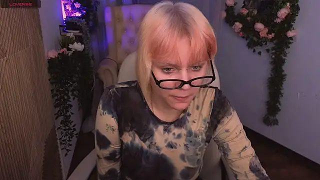 Snapshot of kitten_murray_ chatting on October 16, 2025, 6:32 am kitten murray online show from October 16, 2025, 6:32 am