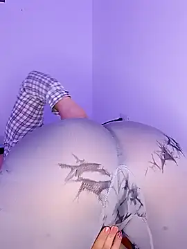 Snapshot of Honey_Alix chatting on October 7, 2025, 6:14 am Honey Alix online show from October 7, 2025, 6:14 am