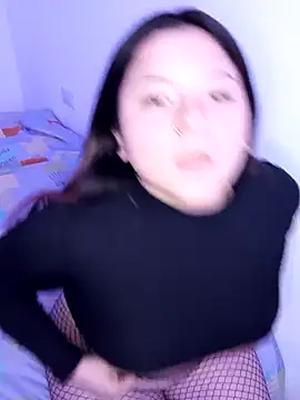 Snapshot of Honey_Alix chatting on October 4, 2025, 6:15 am Honey Alix online show from October 4, 2025, 6:15 am