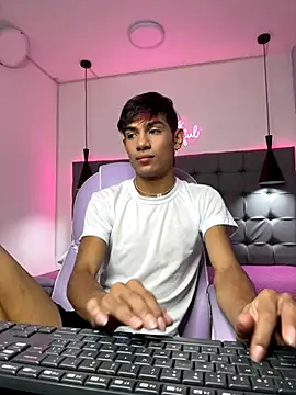 Snapshot of cherub_ chatting on December 5, 2025, 12:37 pm cherub online show from December 5, 2025, 12:37 pm