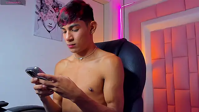 Snapshot of cherub_ chatting on December 15, 2025, 4:18 am cherub online show from December 15, 2025, 4:18 am