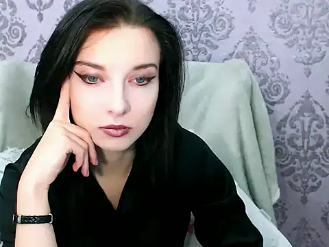 DominantLuna online show from October 21, 2025, 7:57 pm