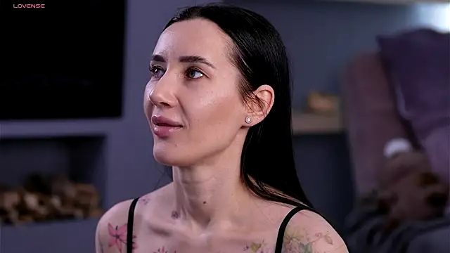 SerenaVelour online show from December 5, 2025, 9:12 pm