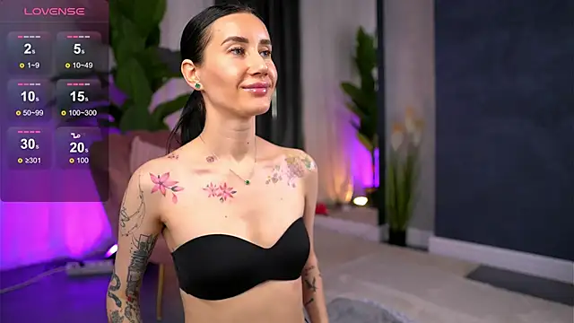 SerenaVelour online show from October 24, 2025, 10:14 am