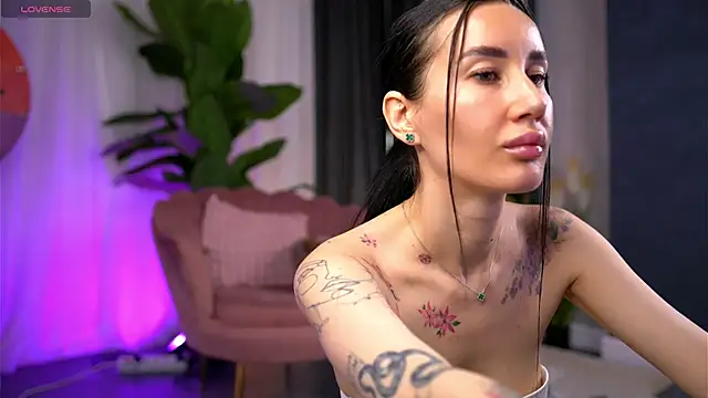 SerenaVelour online show from October 23, 2025, 10:03 am