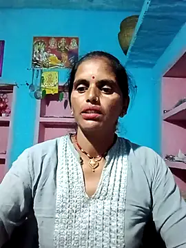 Snapshot of Mohni_cute chatting on October 26, 2025, 1:00 pm Mohni cute online show from October 26, 2025, 1:00 pm