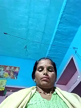 Snapshot of Mohni_cute chatting on October 28, 2025, 1:21 pm Mohni cute online show from October 28, 2025, 1:21 pm