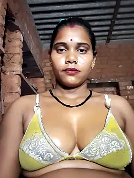 Katrina kaif143 online show from April 3, 2026, 6:03 pm