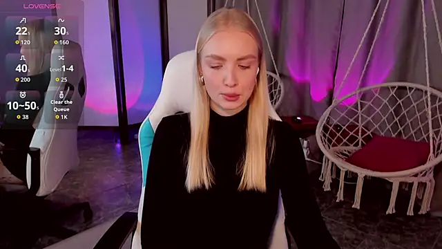 Snapshot of TessaGrays chatting on November 3, 2025, 10:19 am TessaGrays online show from November 3, 2025, 10:19 am