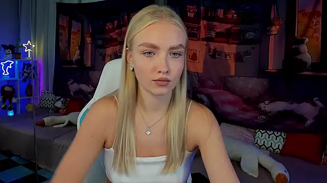 Snapshot of TessaGrays chatting on October 31, 2025, 11:18 am TessaGrays online show from October 31, 2025, 11:18 am