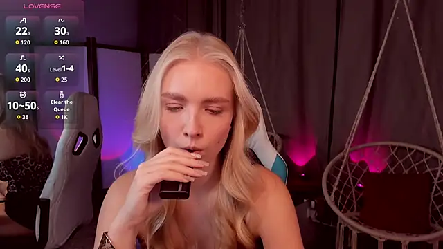 Snapshot of TessaGrays chatting on November 20, 2025, 12:50 pm TessaGrays online show from November 20, 2025, 12:50 pm