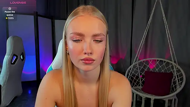 Snapshot of TessaGrays chatting on December 15, 2025, 11:05 am TessaGrays online show from December 15, 2025, 11:05 am