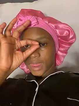 Snapshot of Sirah1 chatting on December 13, 2025, 8:04 pm Sirah1 online show from December 13, 2025, 8:04 pm