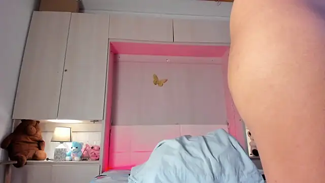 ChloeWiillow online show from May 27, 2026, 12:01 pm