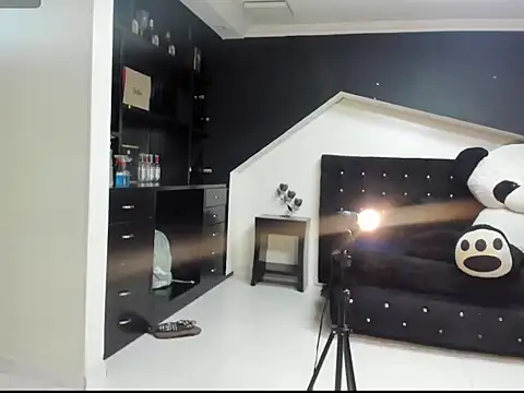 lola cook online show from November 8, 2025, 7:39 pm