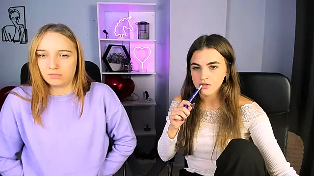 lina fox12 online show from November 14, 2025, 1:26 pm