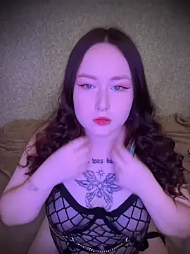 BambiGlow online show from October 15, 2025, 7:05 am
