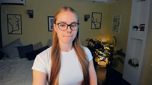 Snapshot of LibbyVenzeio chatting on October 26, 2025, 7:09 am LibbyVenzeio online show from October 26, 2025, 7:09 am