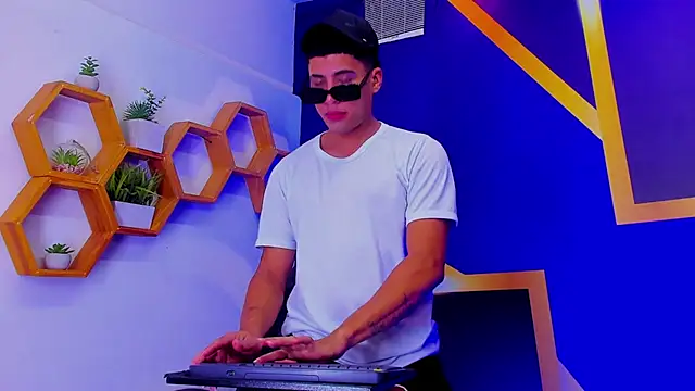 Snapshot of The_Boy_King chatting on October 22, 2025, 2:05 pm The Boy King online show from October 22, 2025, 2:05 pm